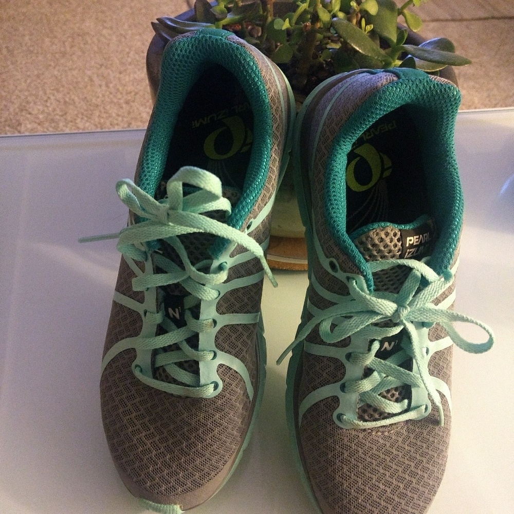 Pearl Izumi Tennis Shoes